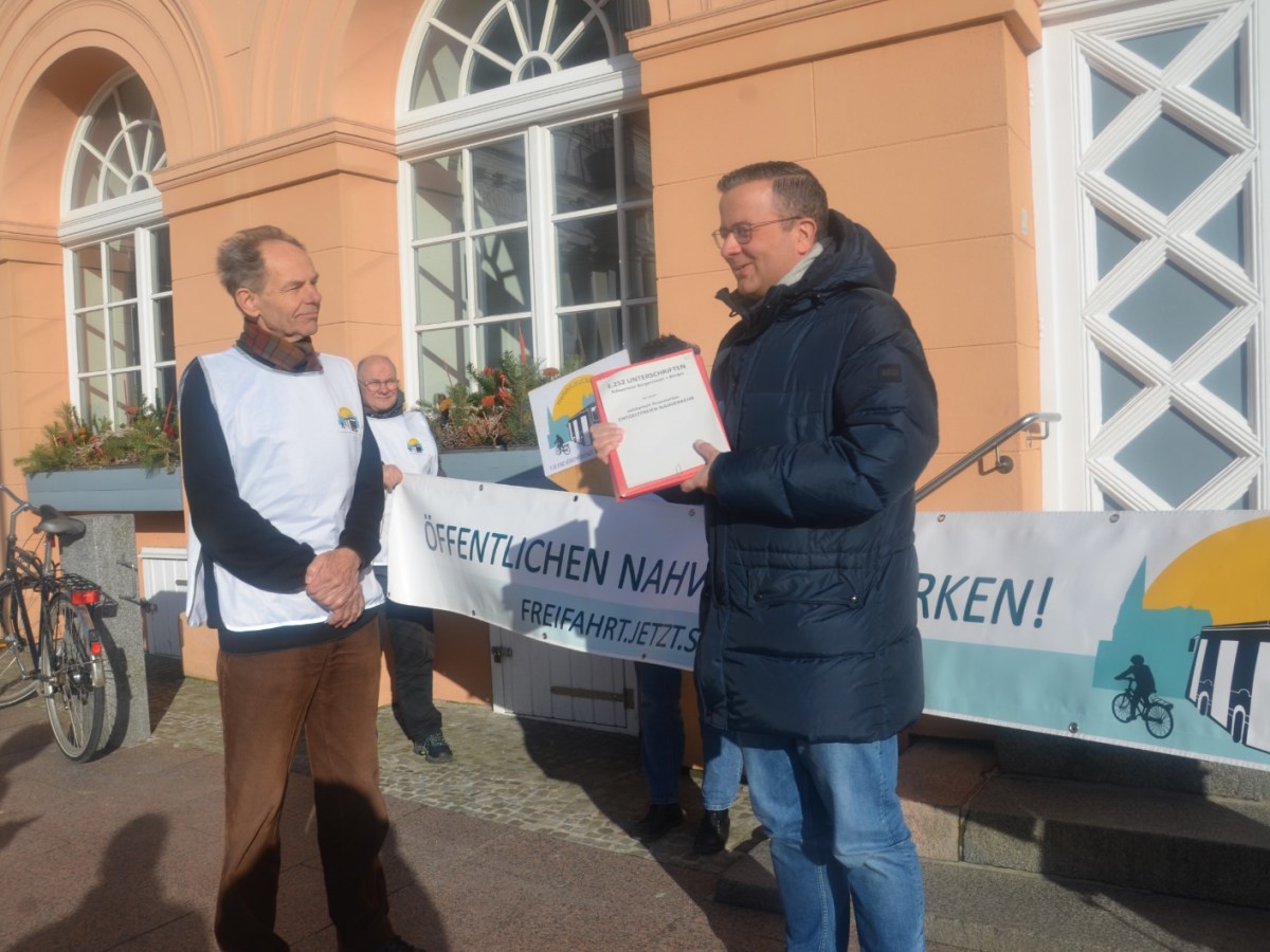 Einwohnerantrag für einen solidarisch finanzierten entgeltfreien Nahverkehr in Schwerin geht in die Ausschüsse